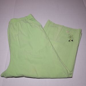 💚 Bobbie Brooks Lime Capri Pants‎ with Embroidery